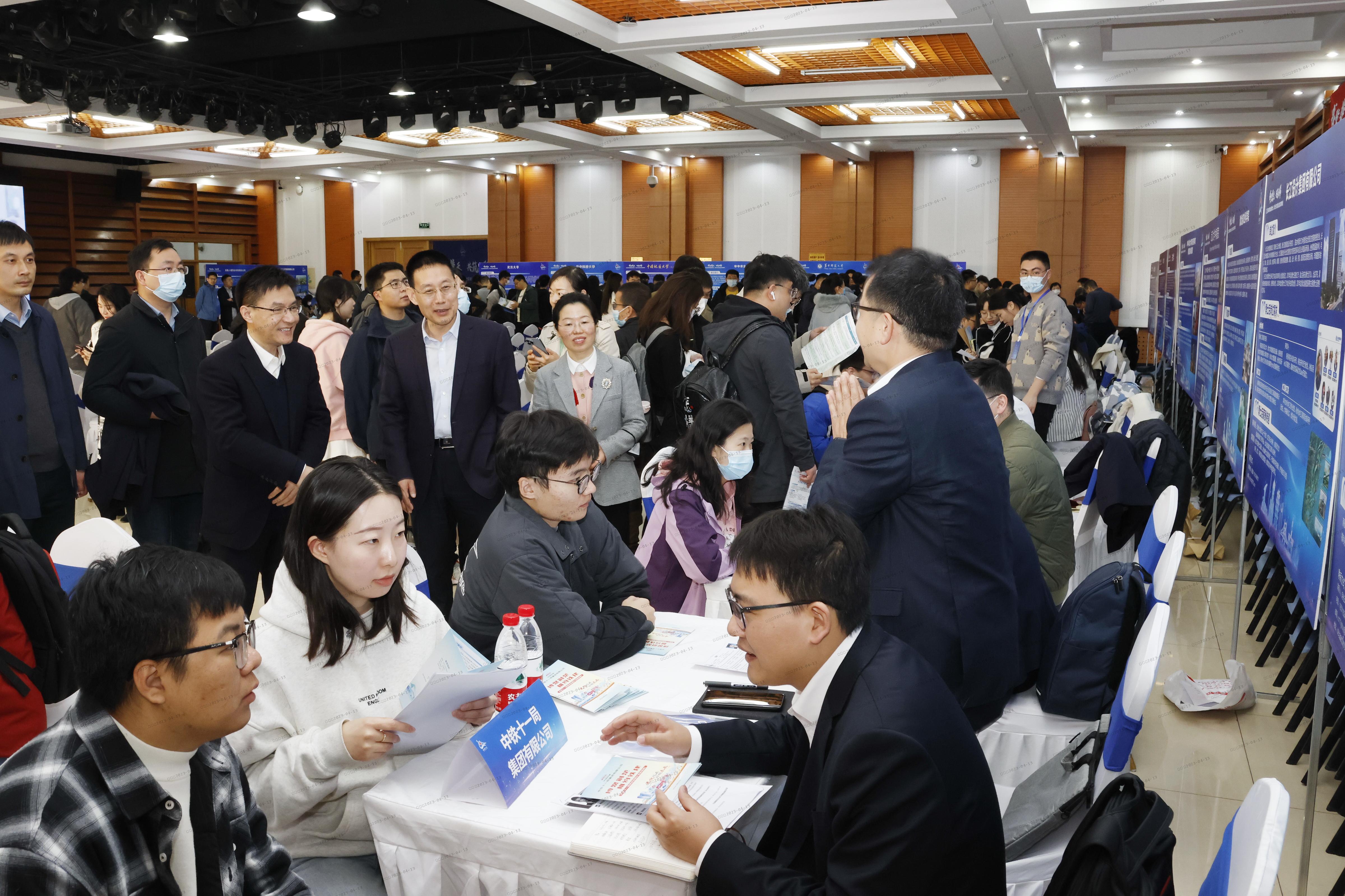中新人力照片2（4.12）.jpg